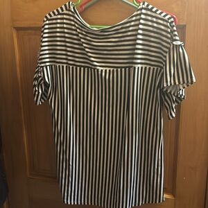 New black and white shirt with ruffle detail